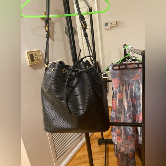 Authentic Vintage Black Epi Leather Drawstring Shoulder Purse - Picture 3 of 15